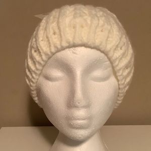 New ladies Universal threads lined winter hat, winter white, has def salv tag